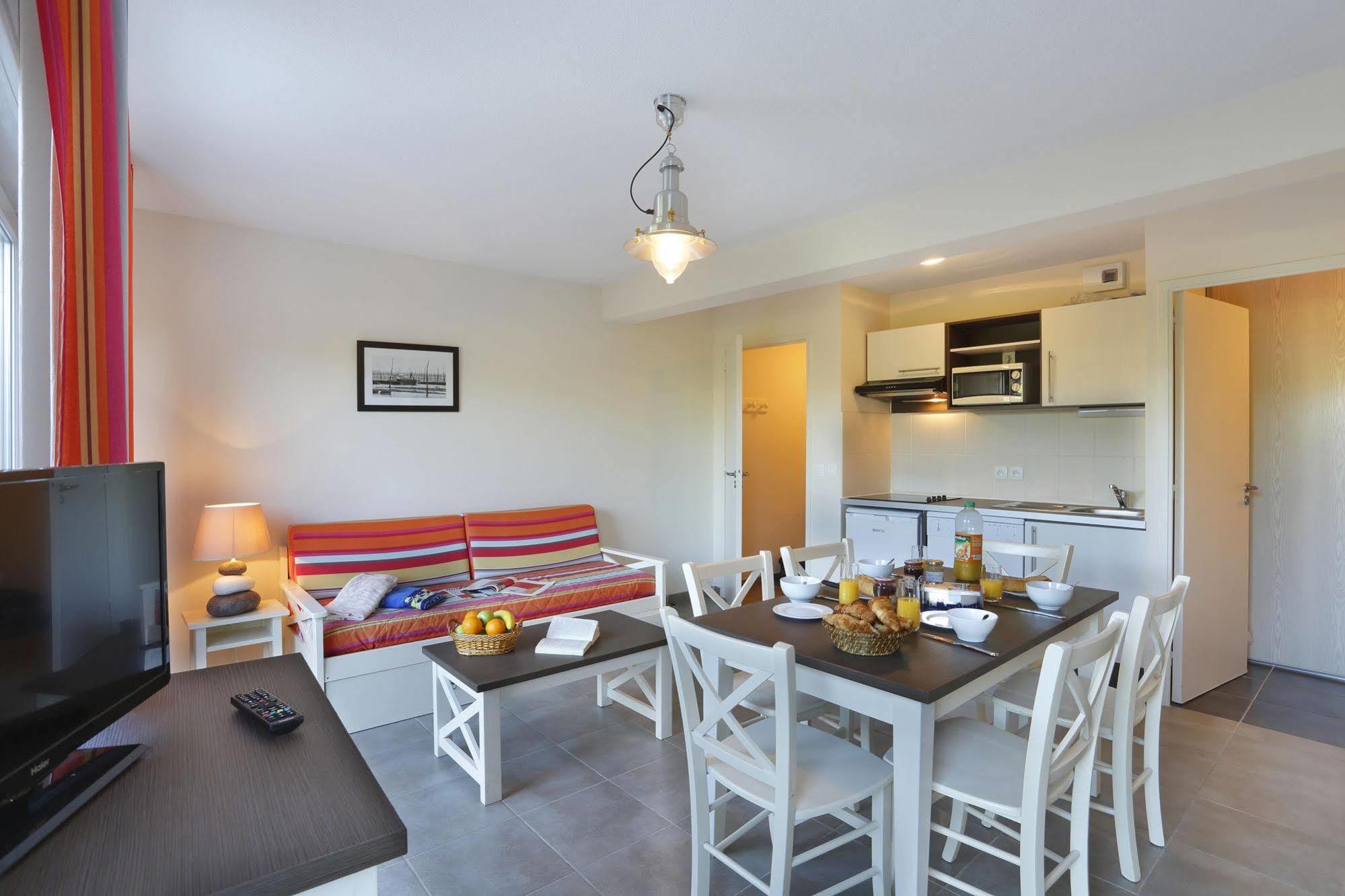 Nemea Les Roches Holiday park 3*